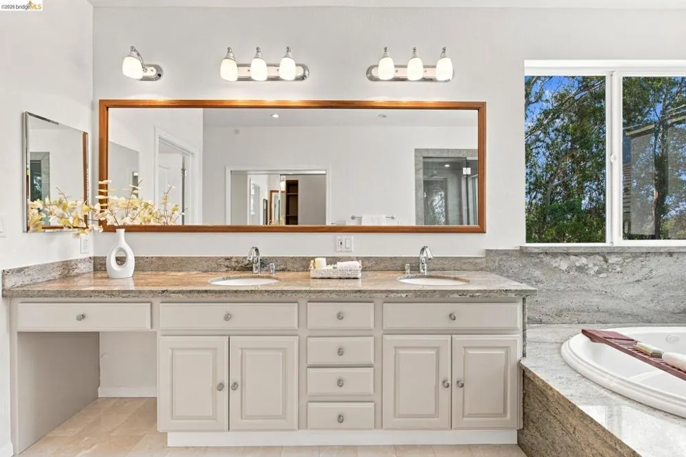 3523 Park Ridge Dr Richmond, CA 94806