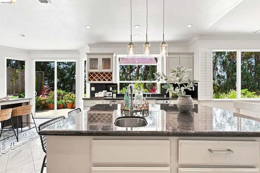 3523 Park Ridge Dr Richmond, CA 94806