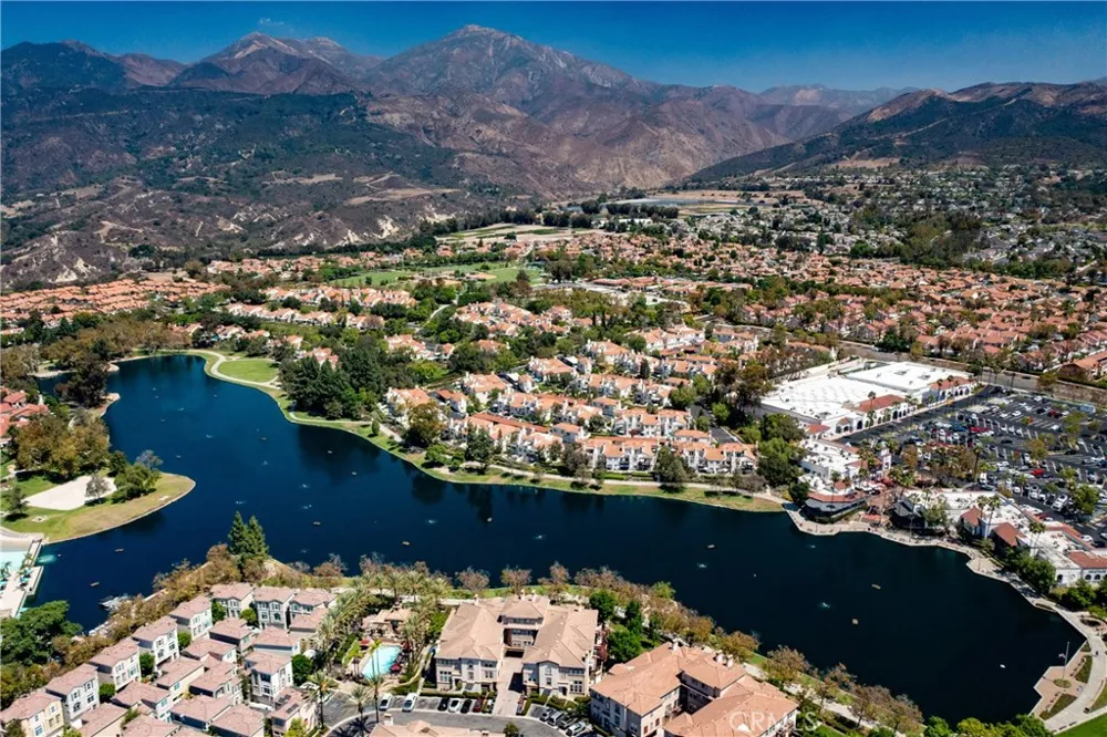 147 Montana Del Lago Rancho Santa Margarita, CA 92688