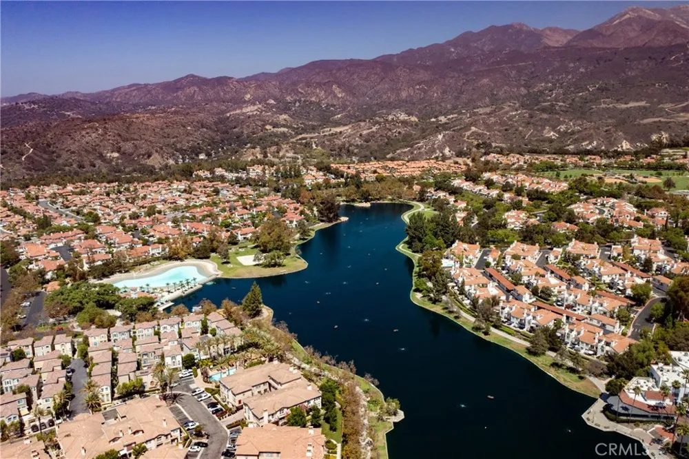 147 Montana Del Lago Rancho Santa Margarita, CA 92688