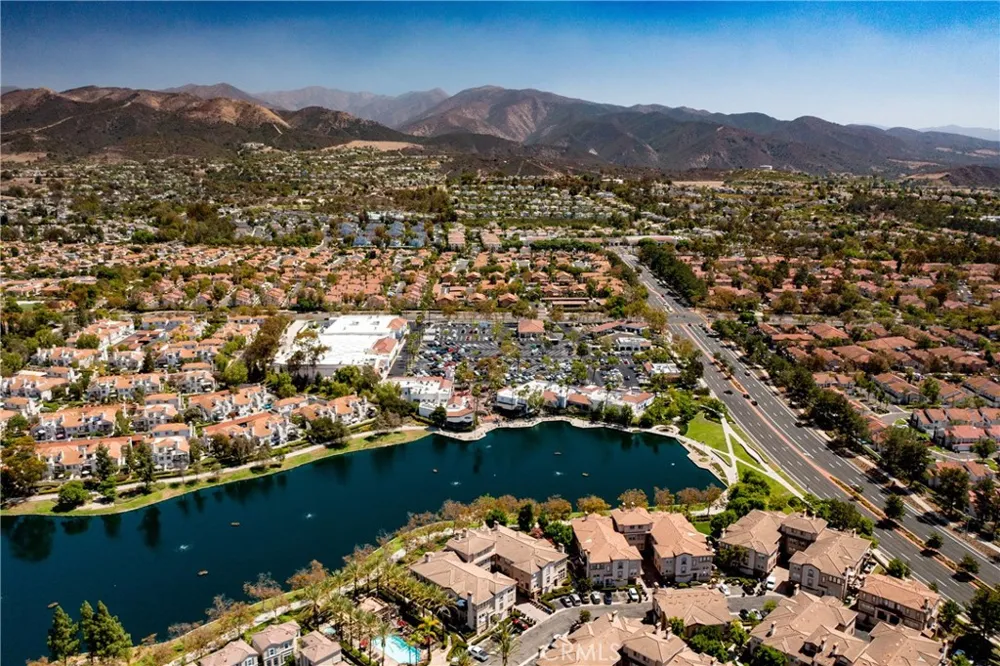 147 Montana Del Lago Rancho Santa Margarita, CA 92688