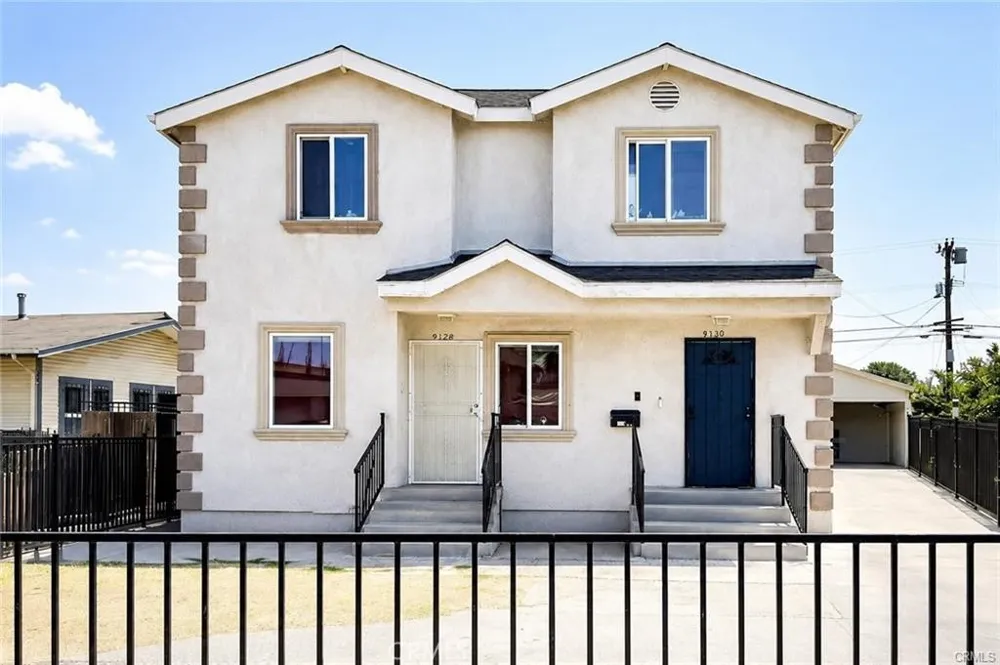 9128 Menlo Los Angeles, CA 90044