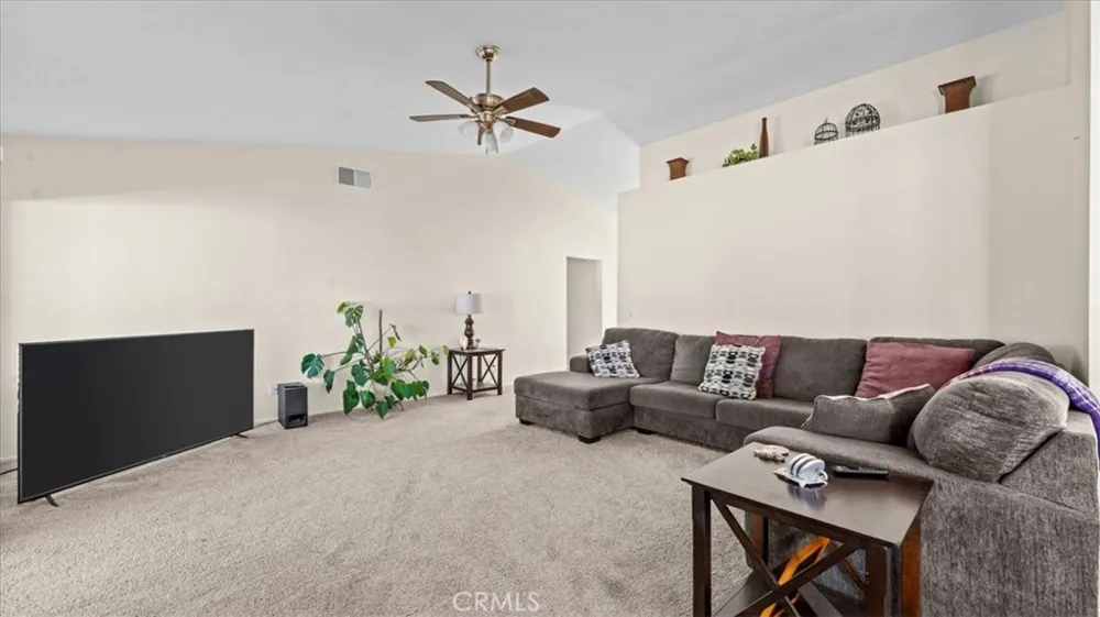 13561 Cuyamaca Apple Valley, CA 92308