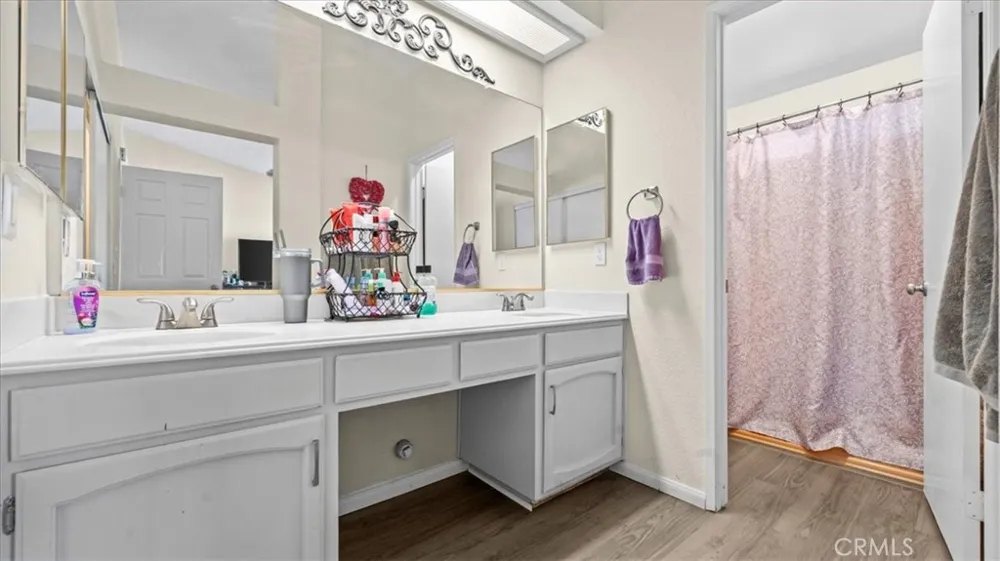 13561 Cuyamaca Apple Valley, CA 92308