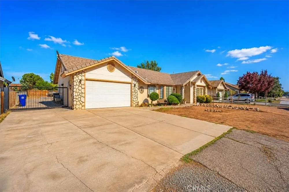 13561 Cuyamaca Apple Valley, CA 92308