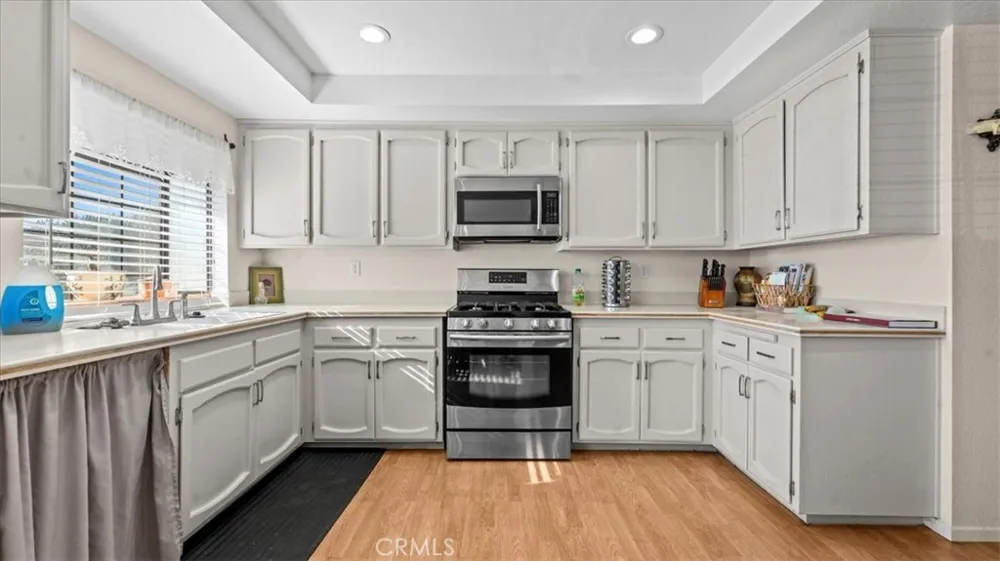13561 Cuyamaca Apple Valley, CA 92308