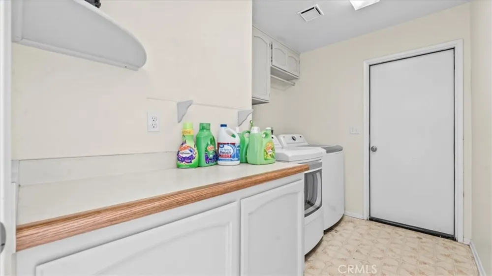13561 Cuyamaca Apple Valley, CA 92308