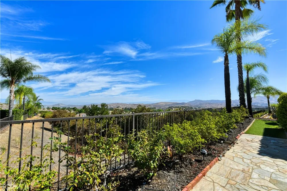 8784 Larkspur Corona, CA 92883
