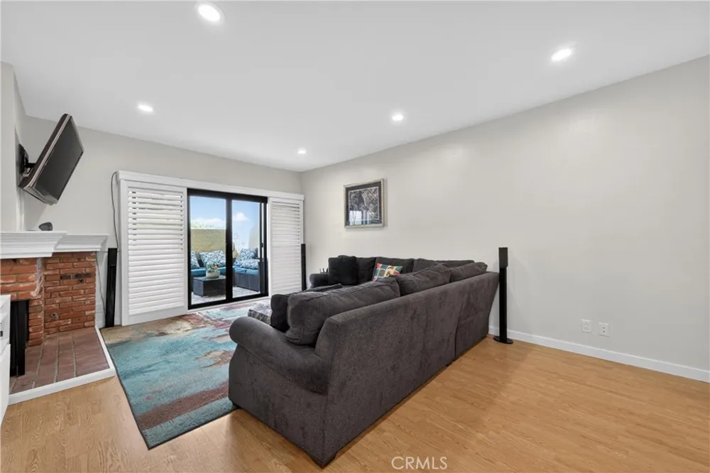 8180 Manitoba Street #136 Playa del Rey, CA 90293