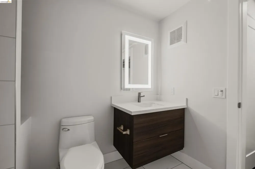901 Jefferson St. #108 Oakland, CA 94607