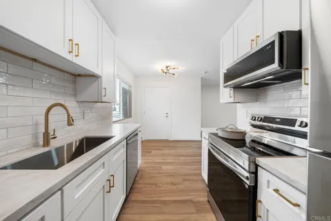 3825 Van Dyke Ave Apt 3