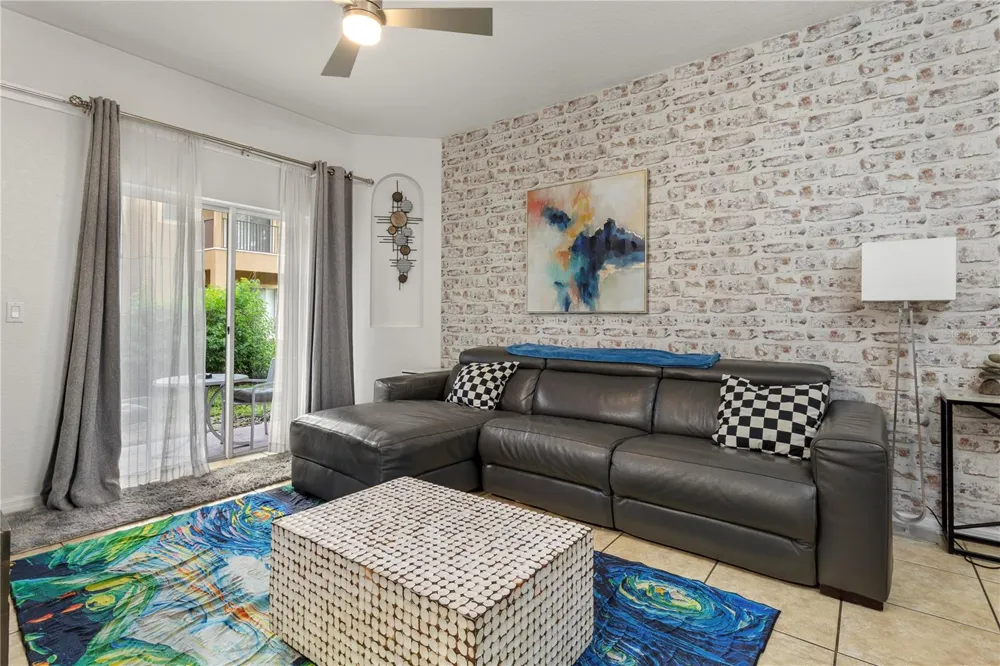 316 CAMBRIA AVENUE Davenport, FL 33897
