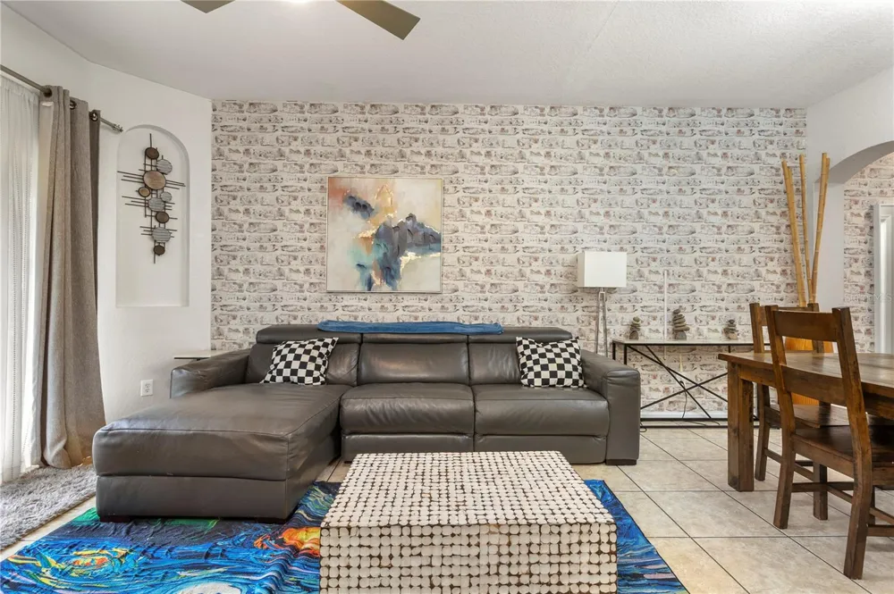 316 CAMBRIA AVENUE Davenport, FL 33897