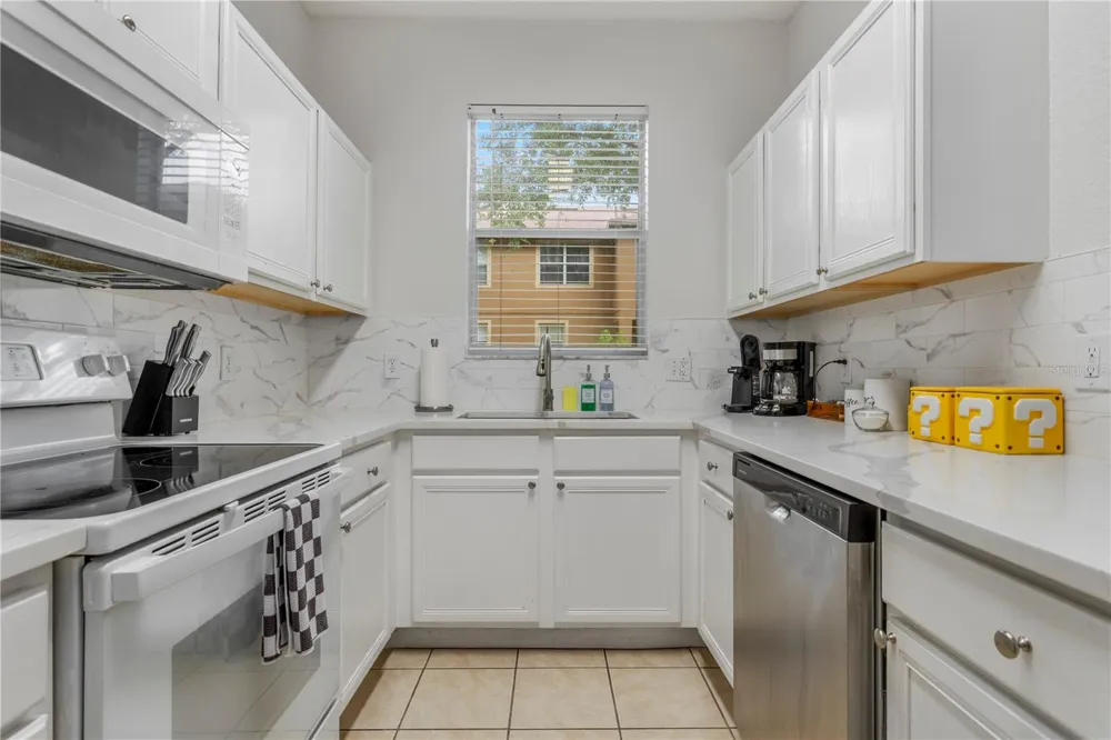 316 CAMBRIA AVENUE Davenport, FL 33897