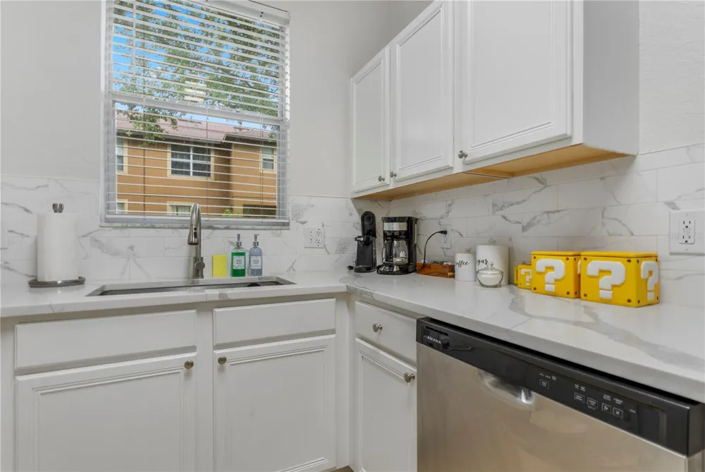 316 CAMBRIA AVENUE Davenport, FL 33897