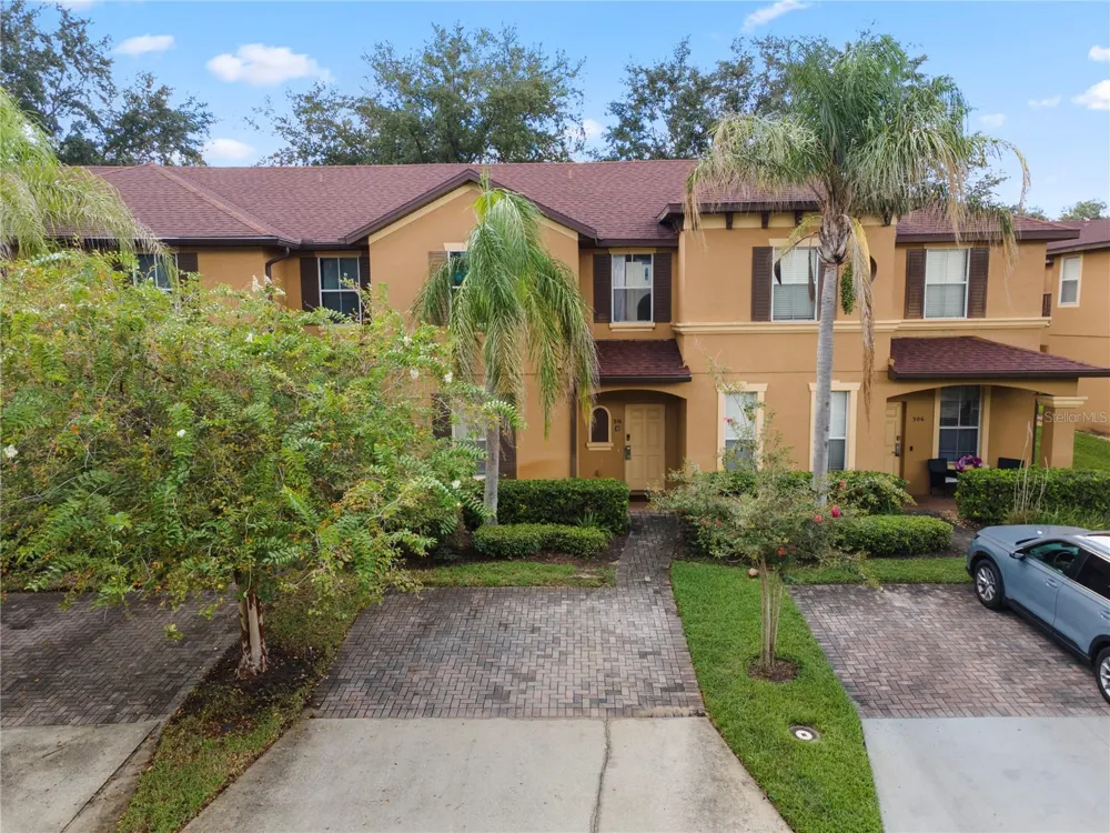 316 CAMBRIA AVENUE Davenport, FL 33897