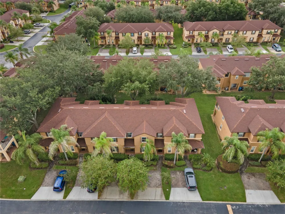 316 CAMBRIA AVENUE Davenport, FL 33897