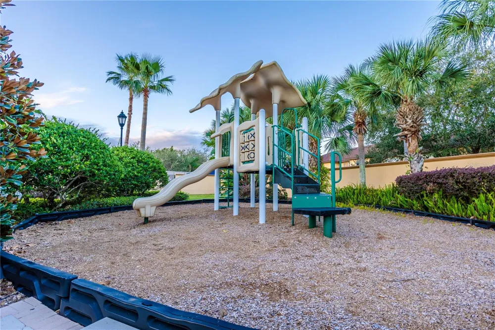 316 CAMBRIA AVENUE Davenport, FL 33897