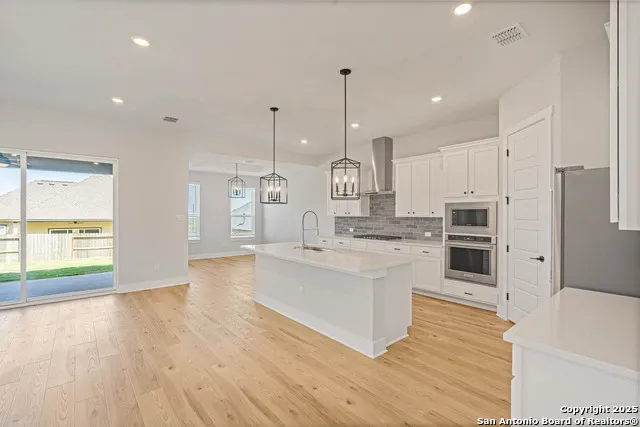 189 Wisteria View Castroville, TX 78009