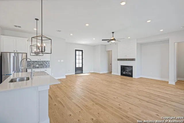 189 Wisteria View Castroville, TX 78009
