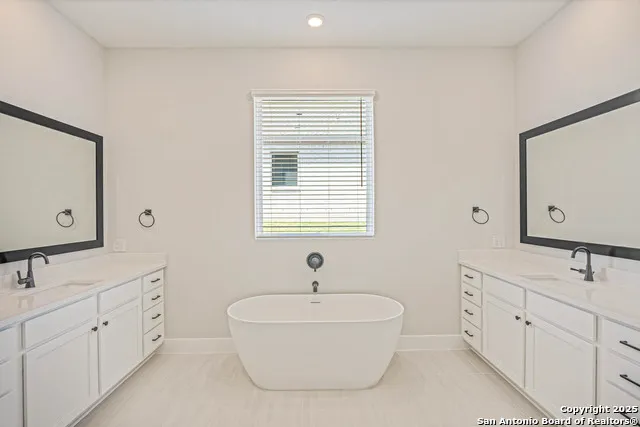 189 Wisteria View Castroville, TX 78009