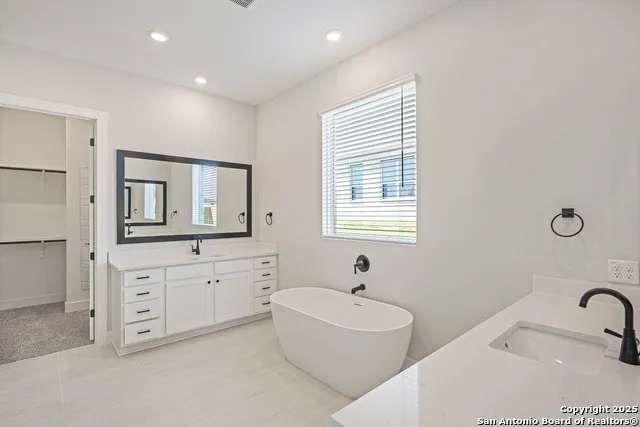 189 Wisteria View Castroville, TX 78009