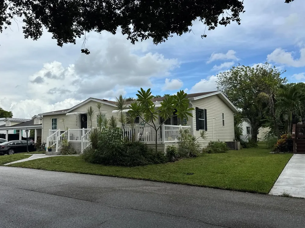 2555 PGA BOULEVARD #305 Palm Beach Gardens, FL 33410