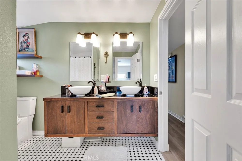 246 E Mission Corona, CA 92879