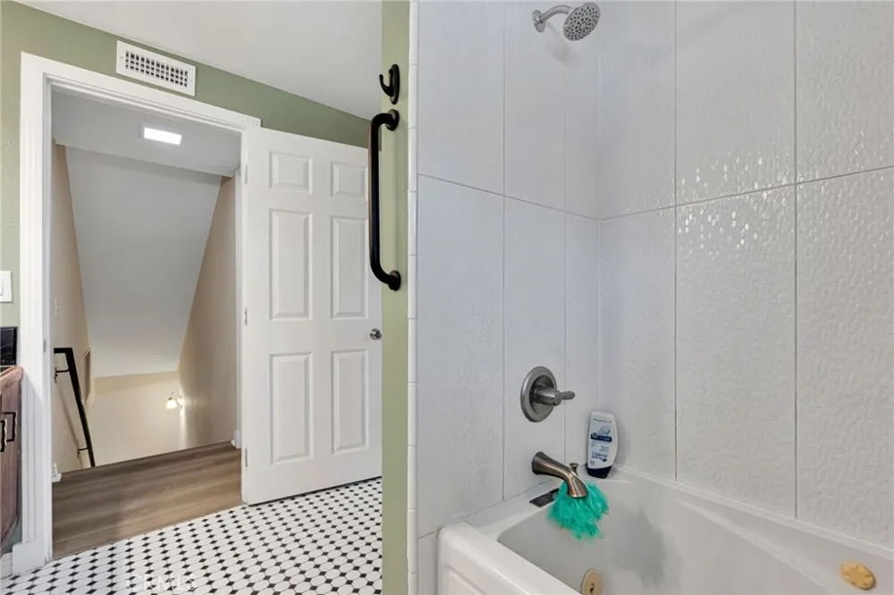 246 E Mission Corona, CA 92879