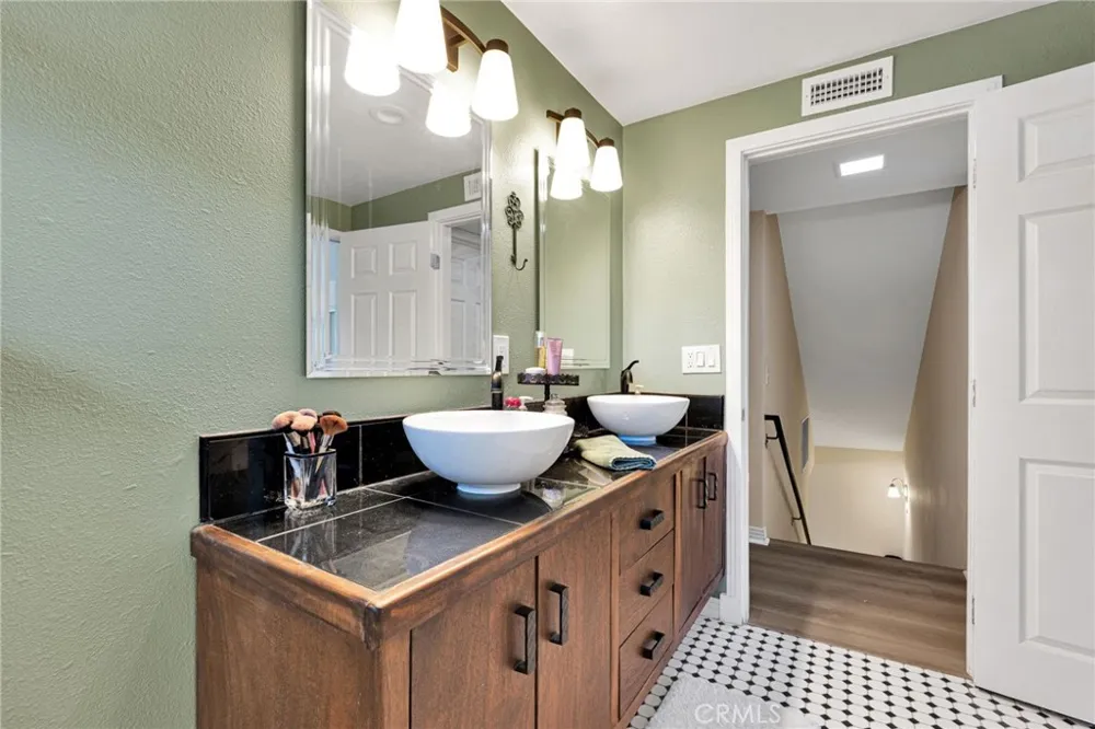 246 E Mission Corona, CA 92879