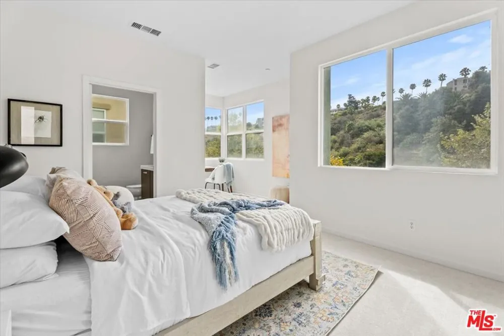 13027 Bluff Creek Drive #30 Playa Vista, CA 90094