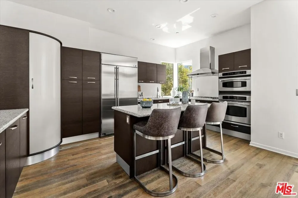 13027 Bluff Creek Drive #30 Playa Vista, CA 90094