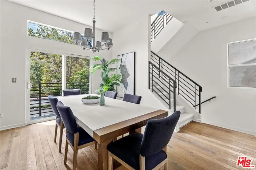 13027 Bluff Creek Drive #30 Playa Vista, CA 90094