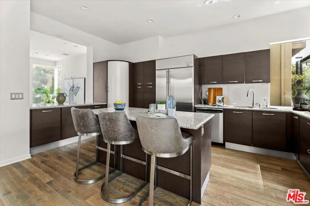 13027 Bluff Creek Drive #30 Playa Vista, CA 90094