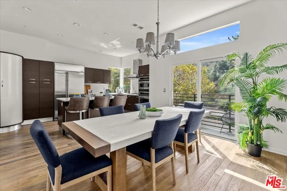 13027 Bluff Creek Drive #30 Playa Vista, CA 90094