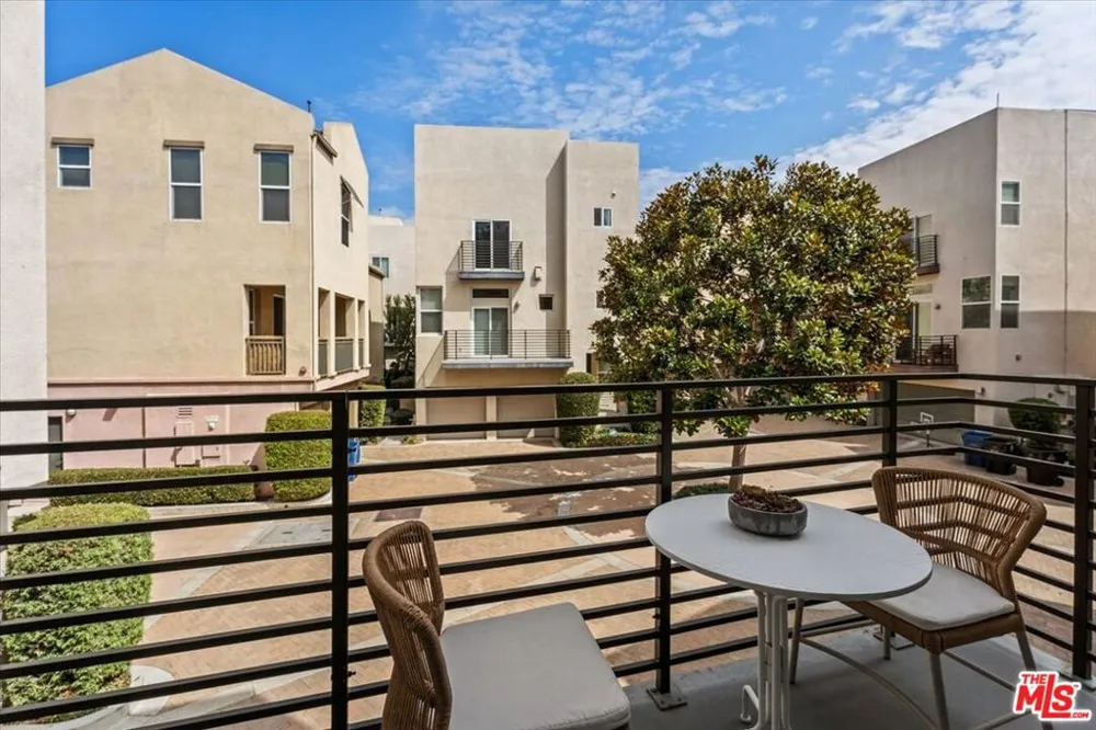 13027 Bluff Creek Drive #30 Playa Vista, CA 90094