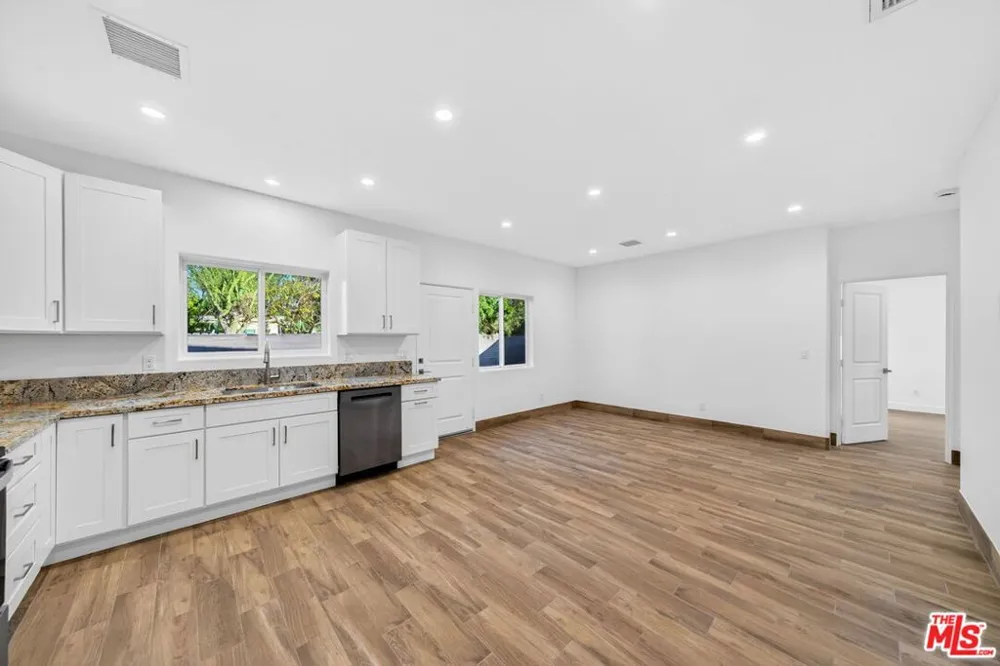 17625 Burbank Boulevard Encino, CA 91316