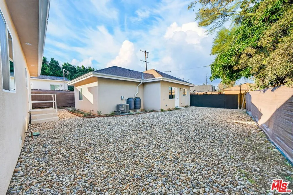 17625 Burbank Boulevard Encino, CA 91316