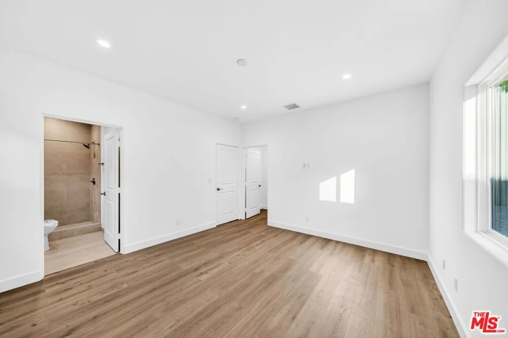 17625 Burbank Boulevard Encino, CA 91316