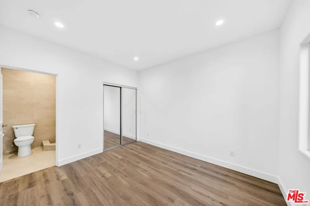 17625 Burbank Boulevard Encino, CA 91316