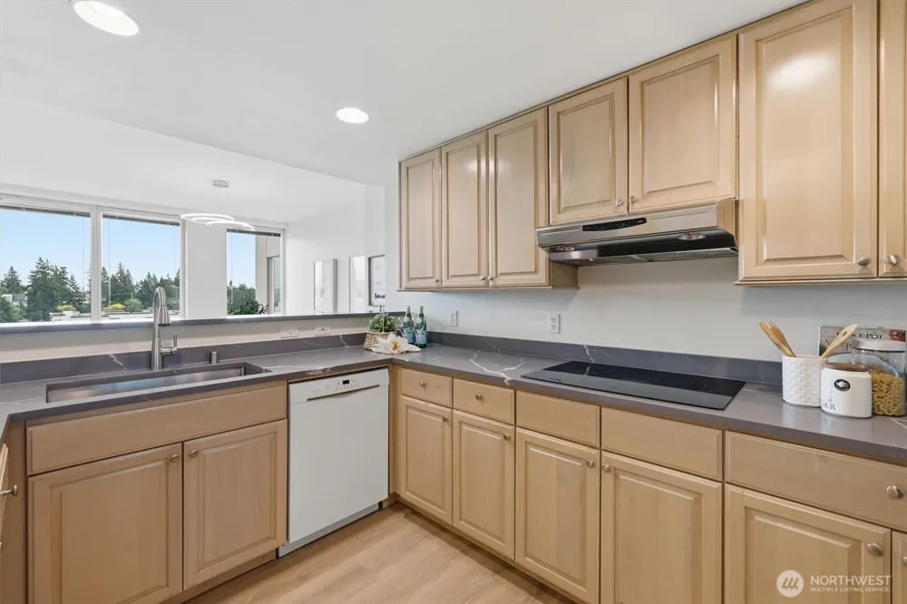 177 107th Ave NE #1204 Bellevue, WA 98004