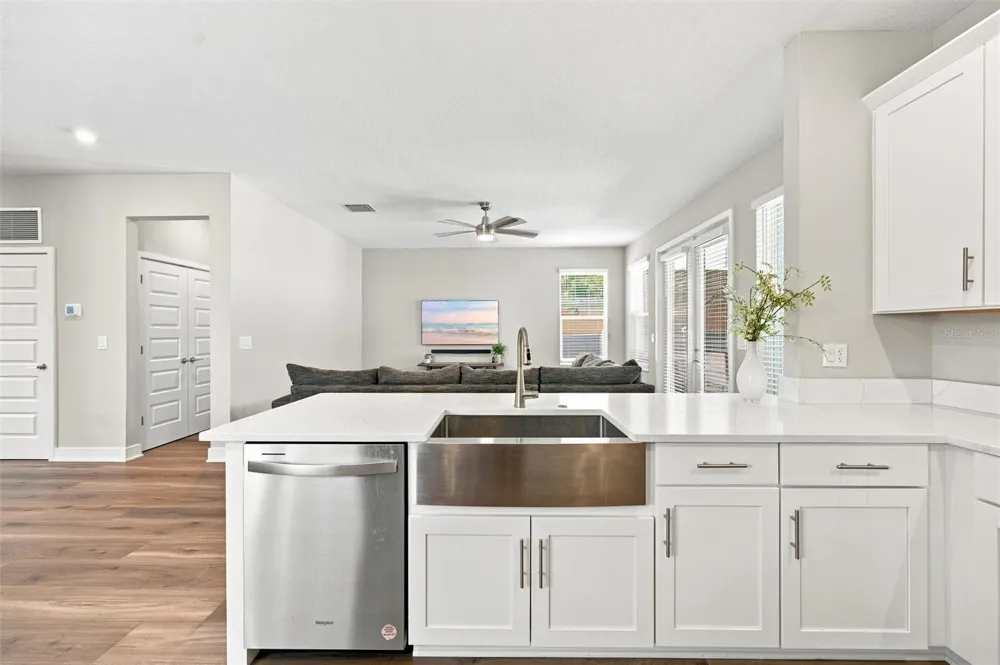 1915 W STATE STREET Tampa, FL 33606