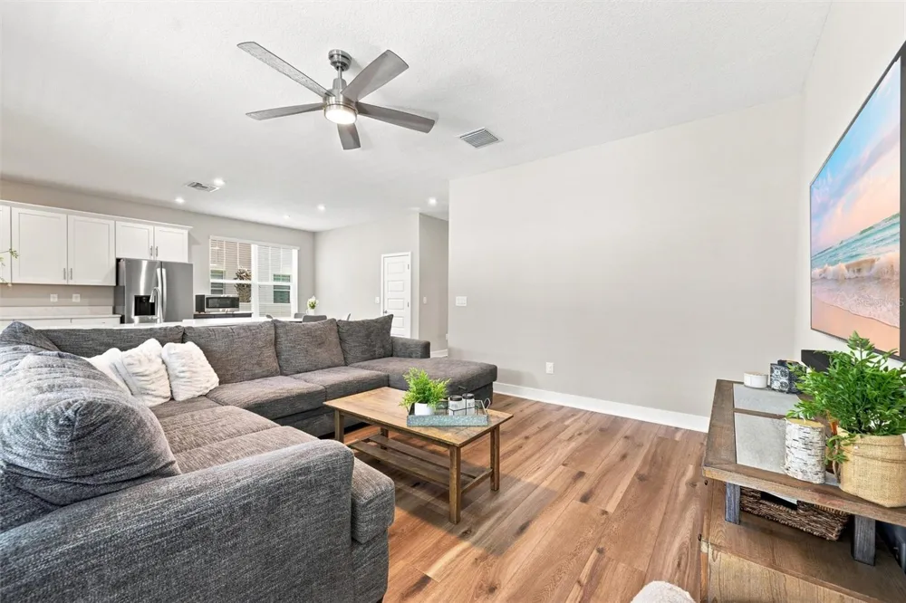 1915 W STATE STREET Tampa, FL 33606