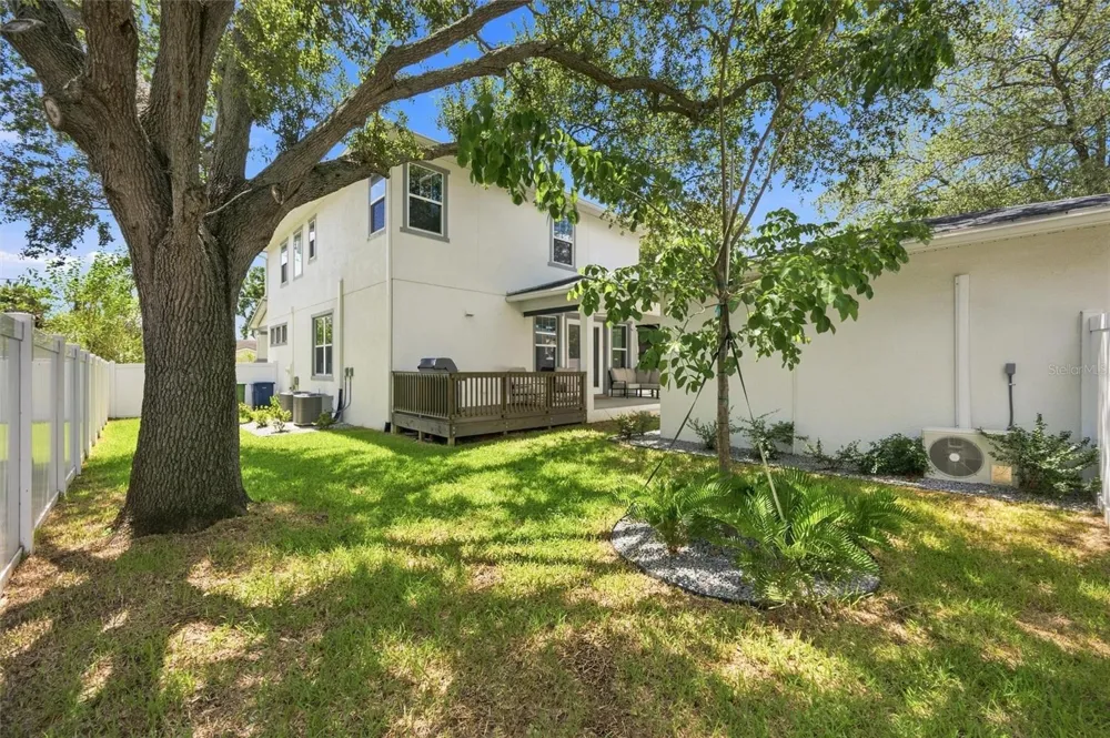 1915 W STATE STREET Tampa, FL 33606