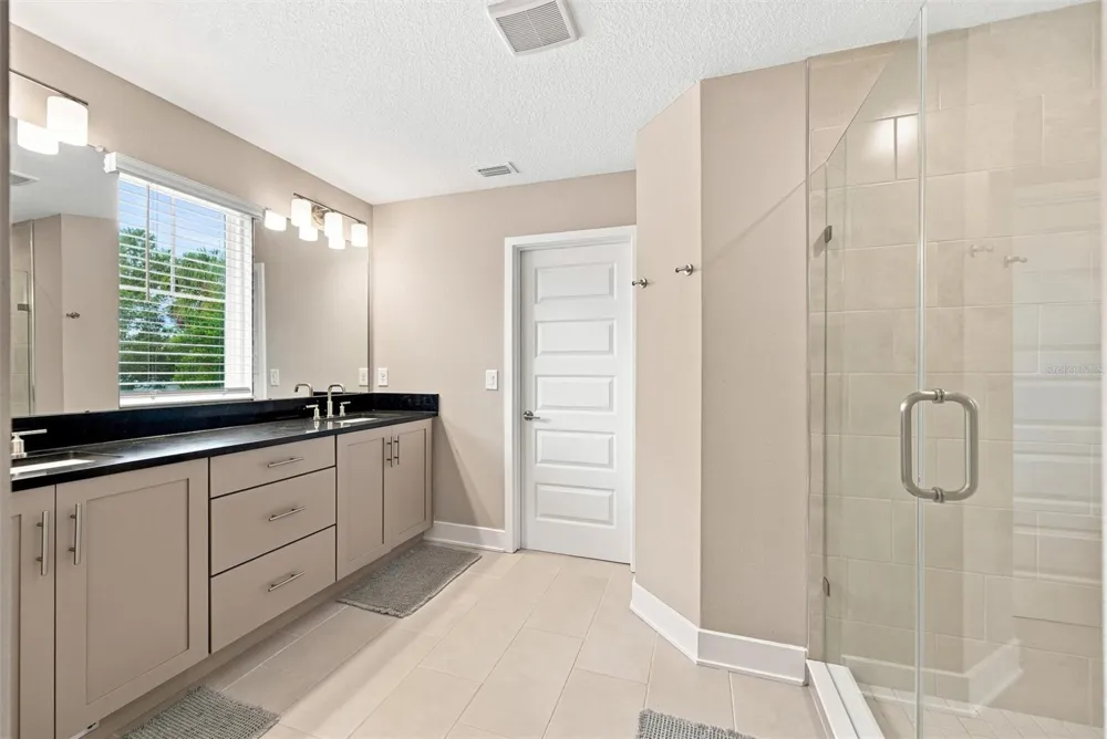 1915 W STATE STREET Tampa, FL 33606