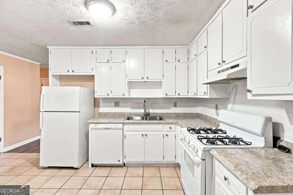 67 Rivercrest CT Riverdale, GA 30274