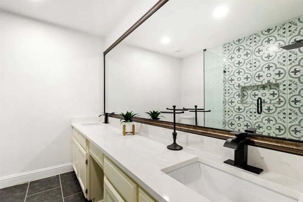 102 Amy Court Burleson, TX 76028