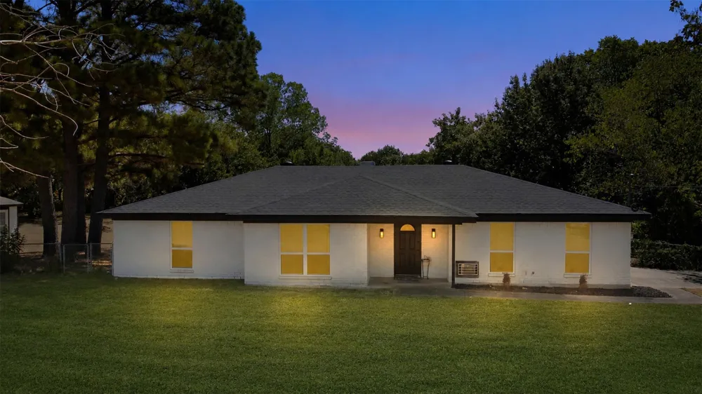 102 Amy Court Burleson, TX 76028