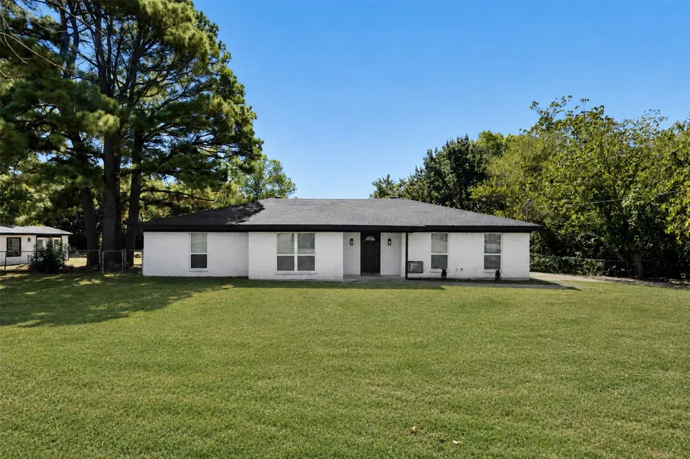 102 Amy Court Burleson, TX 76028