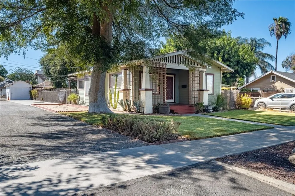 812 S Howard Corona, CA 92879